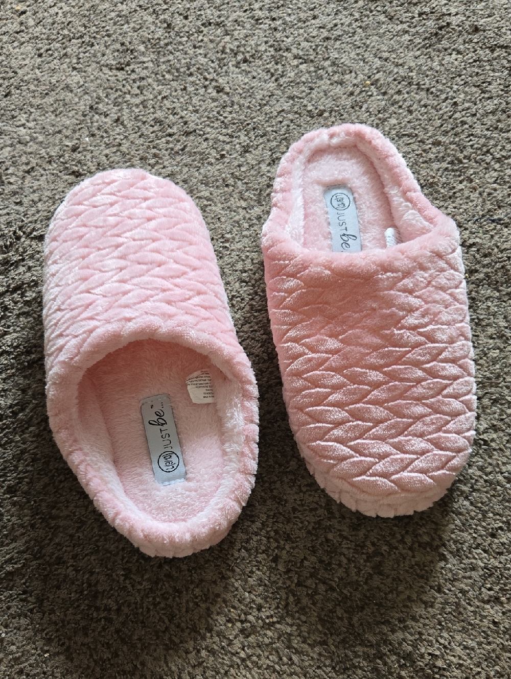 💕💕 just be Quilted Plush Slip-On Slippers in Light Pink 💕